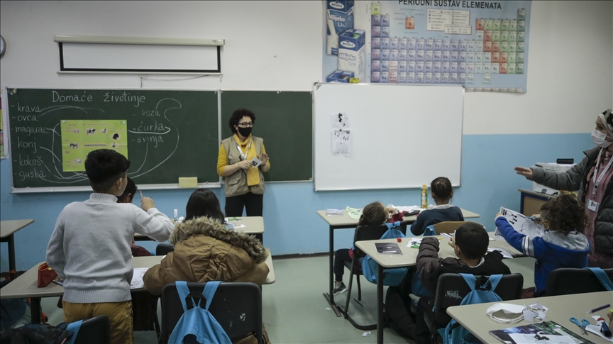 مخيمات بيهاتش البوسنية.. ظروف تعليمية صعبة لأطفال المهاجرين
