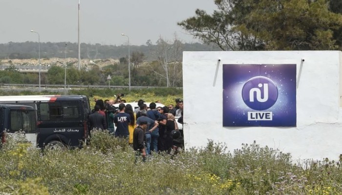 تونس.. السلطات تقطع البث عن إذاعة القرآن الكريم وقناة نسمة