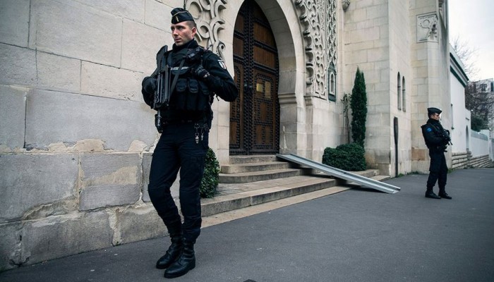 فرنسا.. عهد ماكرون يشهد إغلاق  92 مسجدا