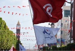 تونس.. موالون لقيس سعيد يهاجمون  قياديا بحركة النهضة بمواد حارقة