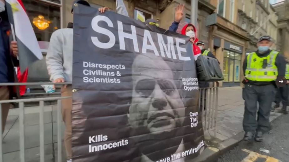 أدنبرة.. مصريون ينظمون وقفة ضد زيارة قائد الانقلاب