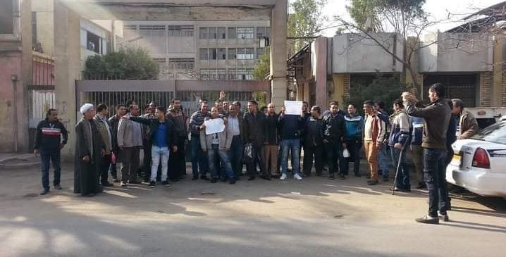 عمال مصنع غمرة يجمعون توقيعات لرفض الإغلاق والبيع