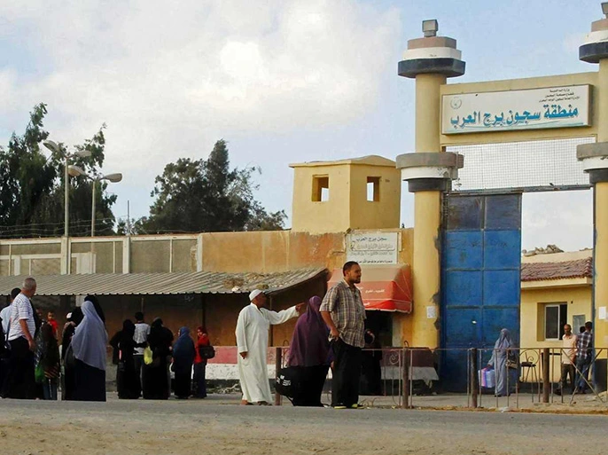 ترحيل 48 معتقلًا بههيا وأبوكبير إلى سجن برج العرب