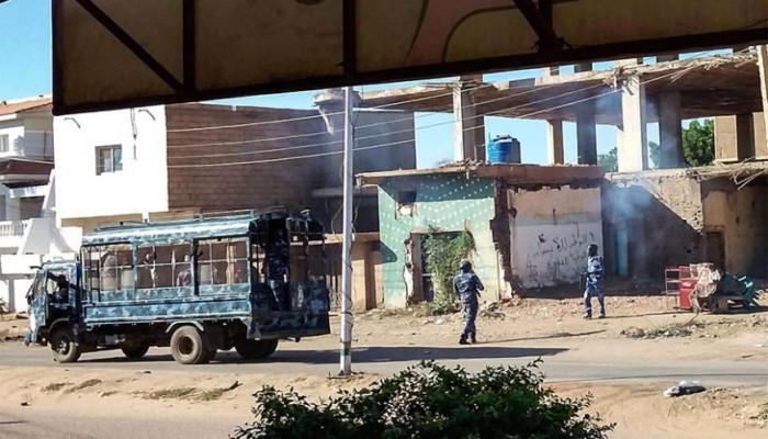 السودان.. استمرار التظاهر ضد الانقلاب.. والسلطات تواصل القمع