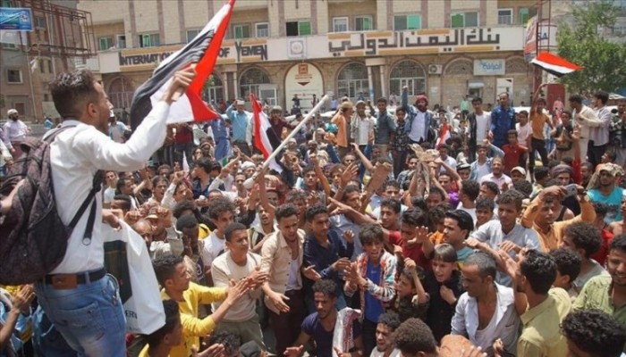 اليمن.. احتجاجات في عدن والمكلا تنديداً بتردي الوضع المعيشي