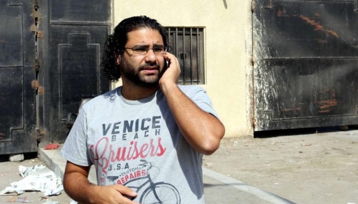 والدة علاء عبد الفتاح: ابني ليس وحيدا.. ملايين الشباب المصري ارتكبوا جريمته