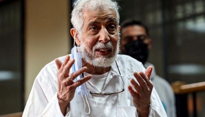 فيديو من هزلية محاكمة د. محمود عزت يثير غضب مغردين عرب ومصريين