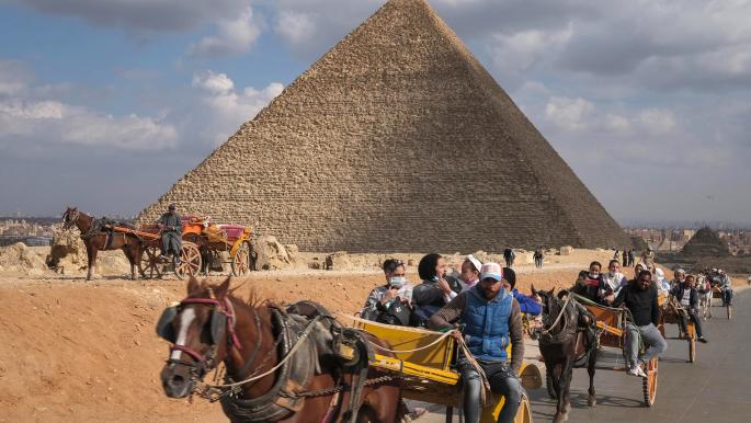 نظام الانقلاب يفرض رسوماً جديدة لصالح السياحة والآثار