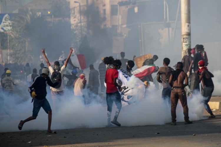 استقالة مسئول سوداني احتجاجاً على قتل المتظاهرين