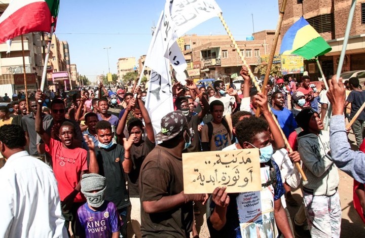 حشود أمنية وإغلاقات تسبق مظاهرات الحكم المدني بالسودان