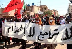 لوفيجارو: الديمقراطية المزيفة تنهار في السودان