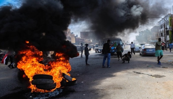 السودان.. قتيل وإصابات جراء قمع مظاهرة متجهة إلى القصر الرئاسي