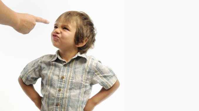طفلي عنيد ومشاغب.. ماذا أفعل؟!