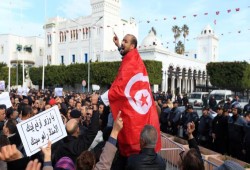 تونس.. تأخير صرف الرواتب يشعل غضب الموظفين