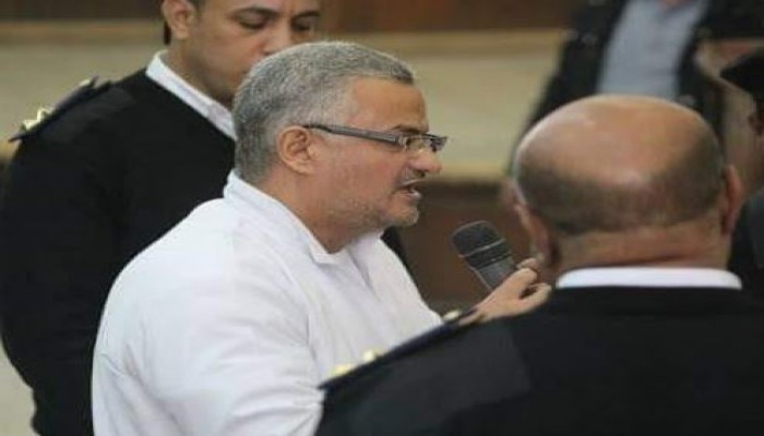 أسرة الصحفي أحمد سبيع: محرومون من زيارته ويحتاج العلاج والغطاء