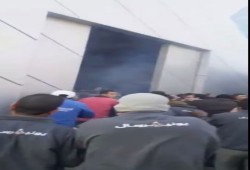 داخلية الانقلاب تعتقل عمال يونيفرسال وتمطرهم بالغاز بعد انتحار زميلهم