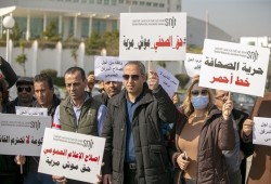 انقلاب تونس.. إعلاميون يحتجون ضد فرض أجندة سعيّد