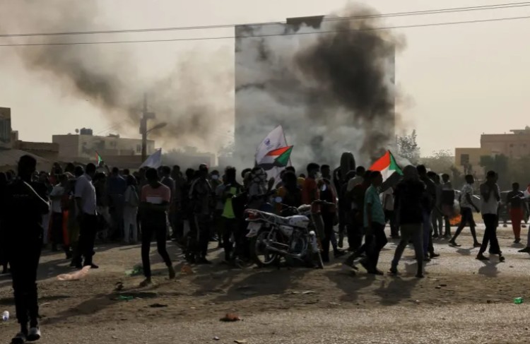 السودان.. بدء مليونية 24 مارس والأمن يواجه المتظاهرين بالغاز