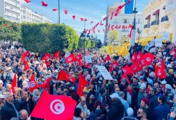 تونس.. مظاهرة حاشدة رفضا لحل البرلمان