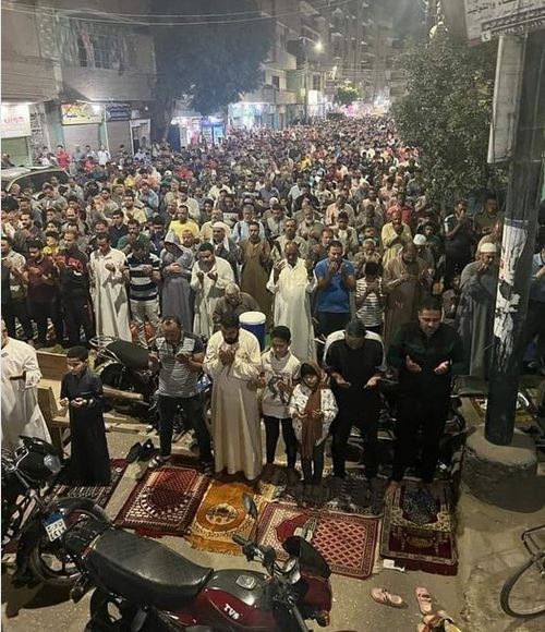 مراقبون: إقبال المصلين على صلاة التهجد يكشف حجم خسارة الانقلاب