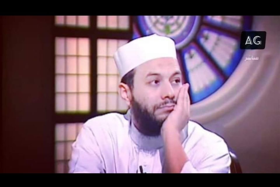 الشيخ محمود شعبان يظهر على كرسي متحرك أثناء جلسة محاكمته