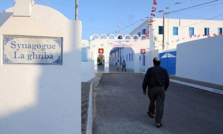 انقلاب تونس.. نشطاء يتداولون فيديو لسياح صهاينة في مطار قرطاج