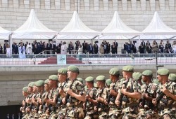 الجيش الجزائري يهتف: قوة غزة.. تحيا فلسطين