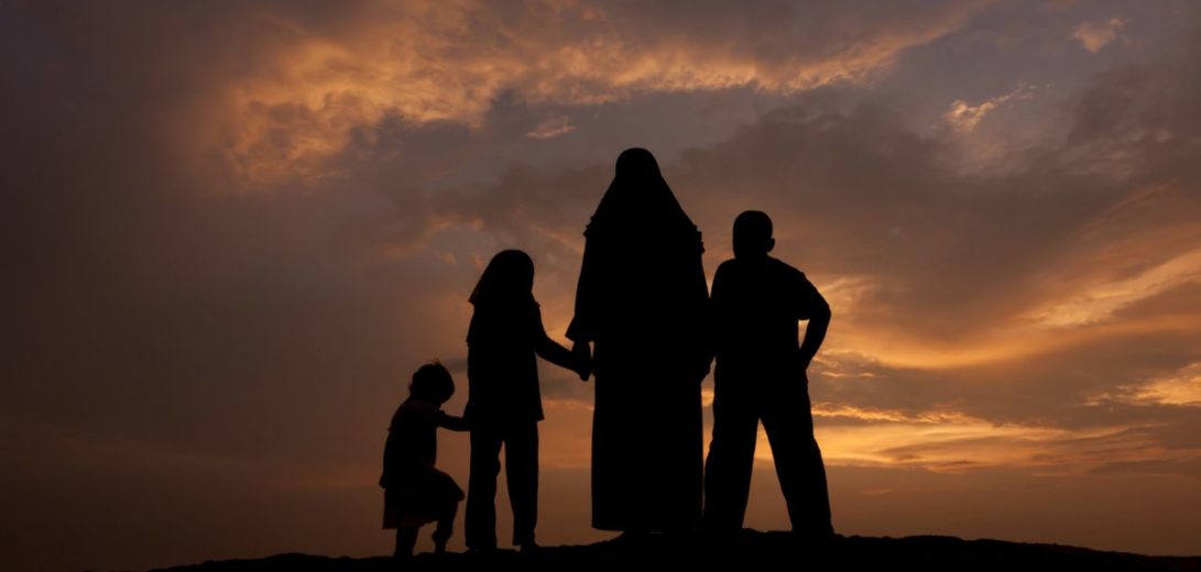 اعلموا وعلِّموا أهليكم وذويكم عشراً