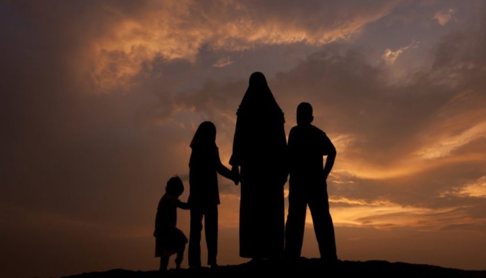 اعلموا وعلِّموا أهليكم وذويكم عشراً