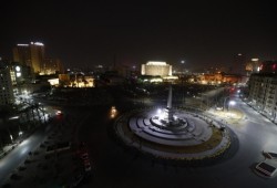 إطفاء أنوار ميدان التحرير يثير المخاوف من إفلاس مصر