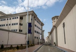 مقاضاة نظام الانقلاب بسبب تعرّض سجناء للإضاءة والتصوير طوال اليوم