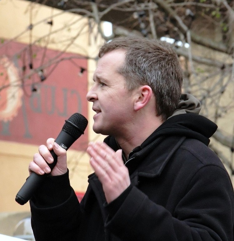 النائب الإيرلندي ريتشارد باريت: فلسطين ستكون حرة من النهر إلى البحر