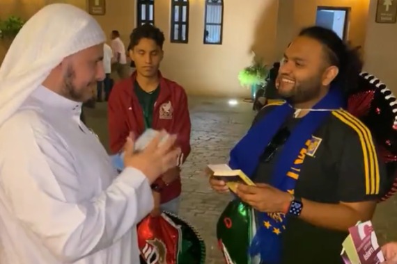 مشجع مكسيكي يشهر إسلامه خلال مونديال كأس العالم بقطر