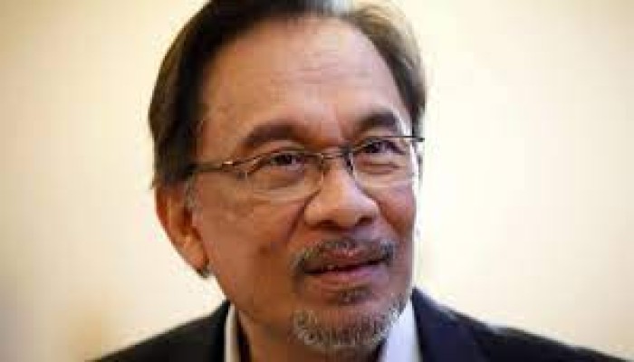 أنور إبراهيم رئيس وزراء ماليزيا الجديد.. من المحنة إلى التمكين