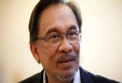 أنور إبراهيم رئيس وزراء ماليزيا الجديد.. من المحنة إلى التمكين