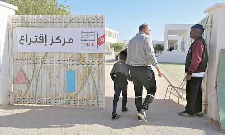 تونس: السلطات تخوّن الشعب