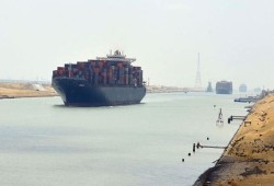 نظام الانقلاب يمهد لبيع قناة السويس.. ومغردون يحذرون