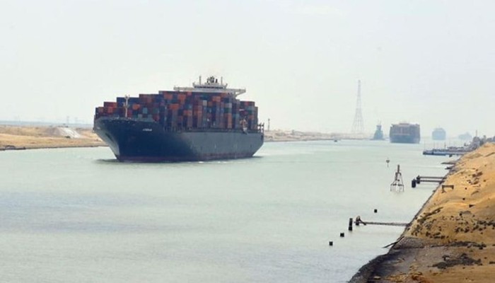 نظام الانقلاب يمهد لبيع قناة السويس.. ومغردون يحذرون