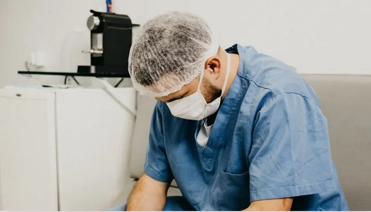 استقالة 11 ألف طبيب..  والنقابة تحذر