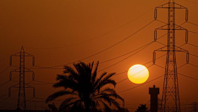 نشطاء يهاجمون قرار نظام الانقلاب بقطع الكهرباء
