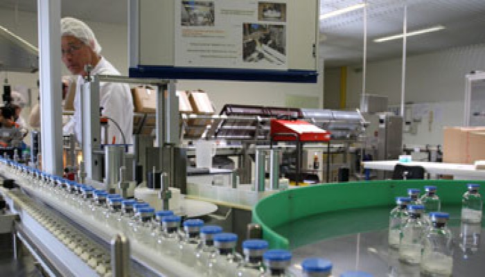 تدهور قيمة الجنيه يهدد مصانع الأدوية في مصر