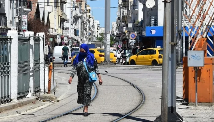 انقلاب تونس.. إضراب موظفي النقل بالعاصمة.. واحتجاج أمام رئاسة الحكومة