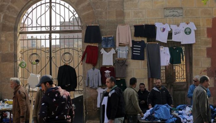 تفاقم معاناة المصريين تحت وطأة ارتفاع الأسعار وشح الدولار