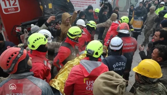 هزات أرضية جديدة في تركيا.. وارتفاع أعداد قتلى الزلزال