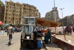 بلومبيرج: طبق الكشري أصبح بعيد المنال عن المصريين