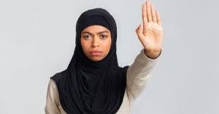 ابنتي المراهقة عنيدة.. فما الحل؟