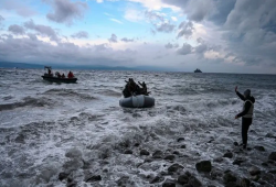 ميدل إيست آي: مصريون يخاطرون بعبور البحر لأوروبا هربا من الفقر والقمع