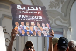 انقلاب تونس.. أهالي معتقلي قضية التآمر يتوجهون للمحكمة الإفريقية