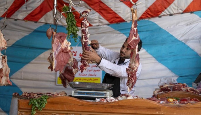 ميدل إيست مونيتور: من يستطيع شراء اللحوم في مصر اليوم؟!
