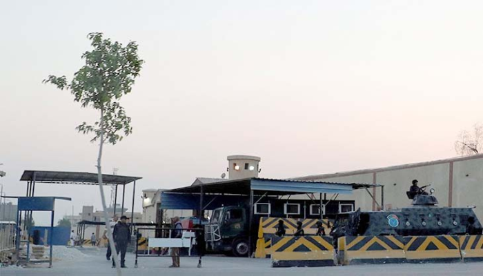 ترحيل 10 معتقلين إلى سجن العاشر من رمضان